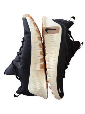 Size 10 - Nike Free Metcon 6 Black Coconut Milk Gum